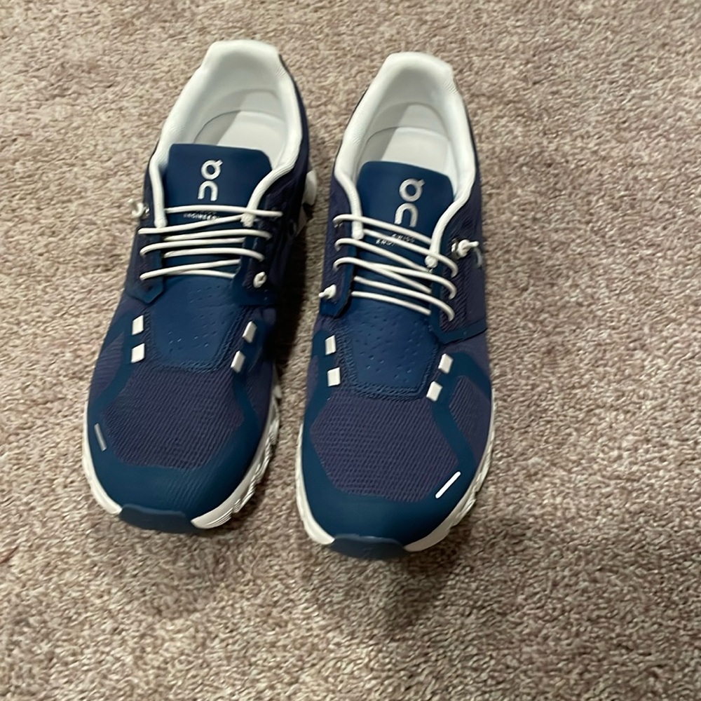 On Cloud 5 shoes.